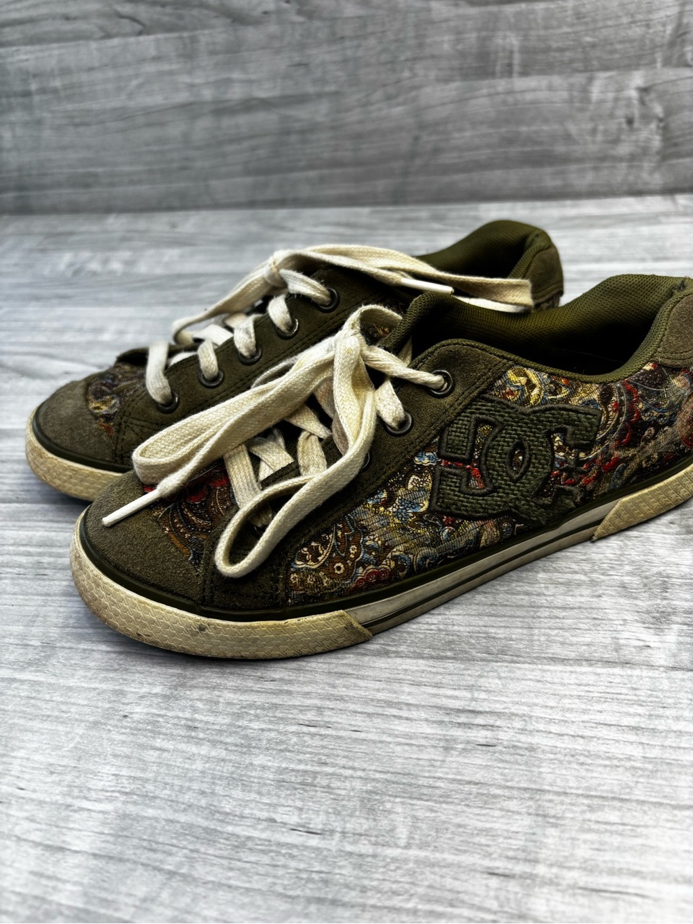 DC Women's Olive Paisley Canvas Embroidered Y2K Sneakers size 7.5 - Picture 3 of 16